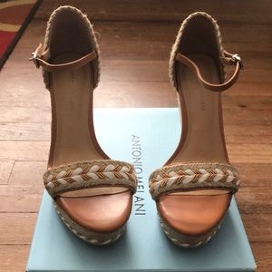 Antonio Melani wedge weave sandal size 8